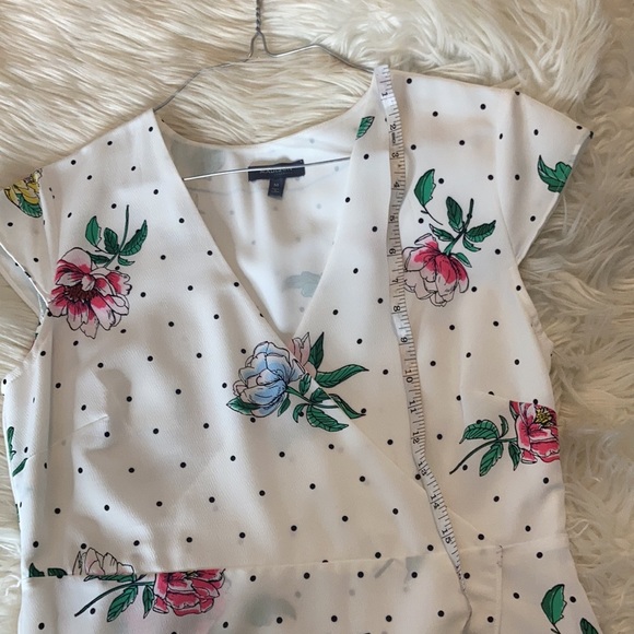 Madison polka dotted black white floral v neck cap sleeves flowing wrap dress m - Picture 15 of 17